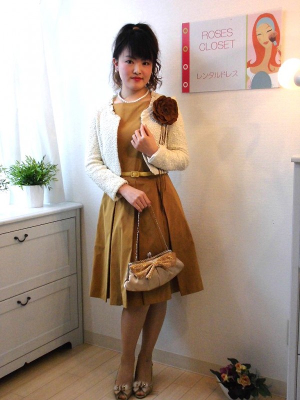白のジャケットを羽織ればちょっとしたお出かけにも♪